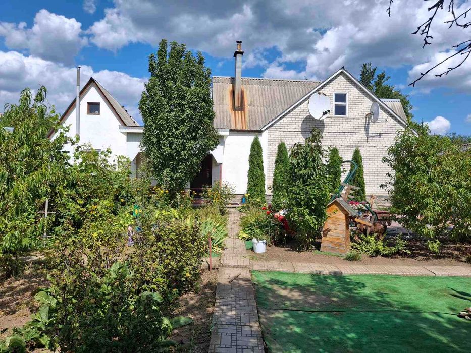 Продам цегляний кап. будинок в центрі Солоницівка можна по сертифікату