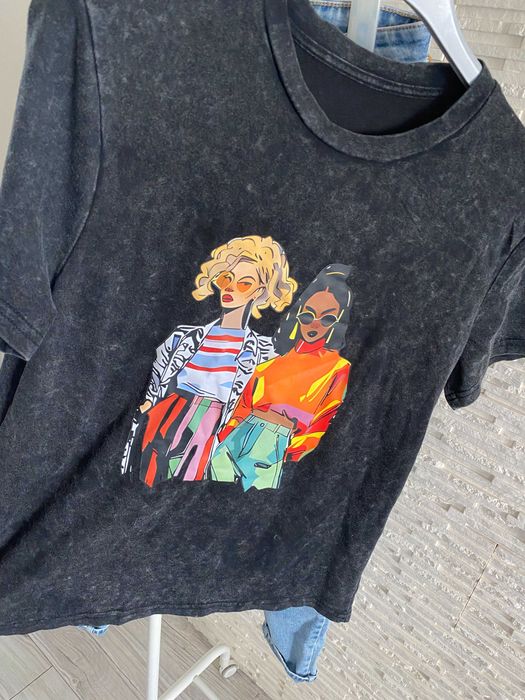 Nowy t-shirt bawełniany dekatyzowany z aplikacja Girls