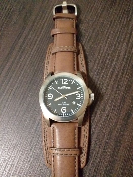 Relógio Albatross 10ATM water resistant stainless steel impecável,usado 1 vez,leva pilha nova,plástico de origem posterior,em mão veja zonas