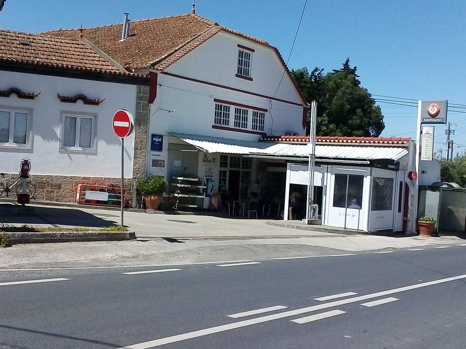Vende Posto Combustivel, Café e Edificio