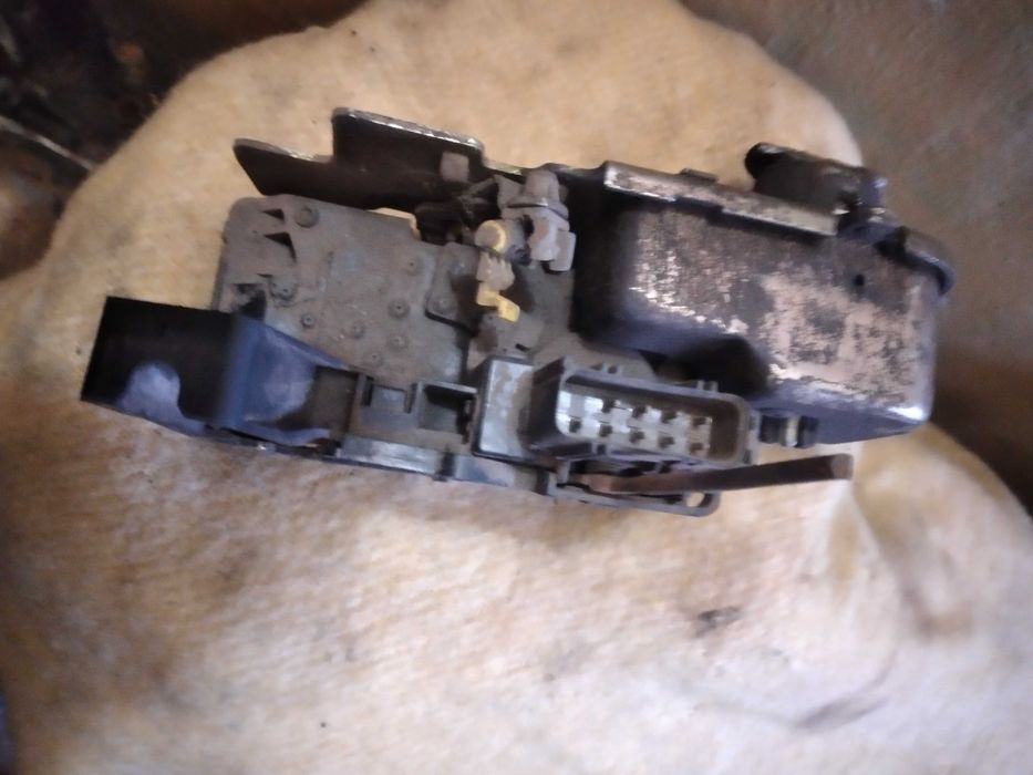 Замок дверей форд транзіт лівий правий від 2000року