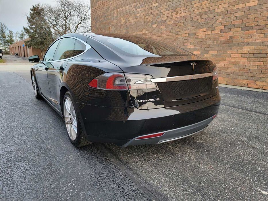 Tesla Model S      2015