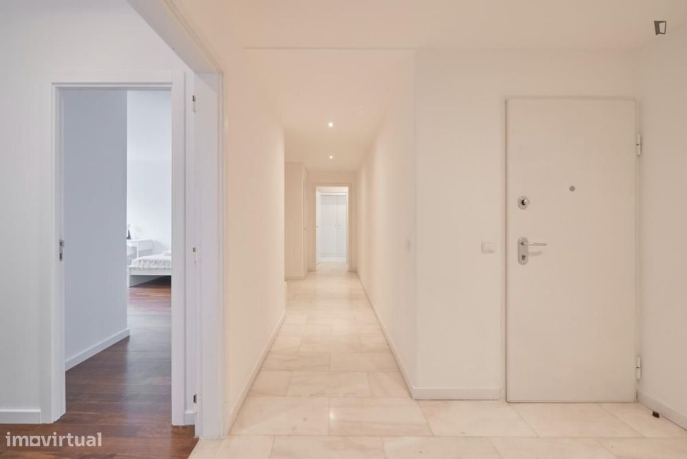 Quarto - localizado em Entrecampos Lisbon