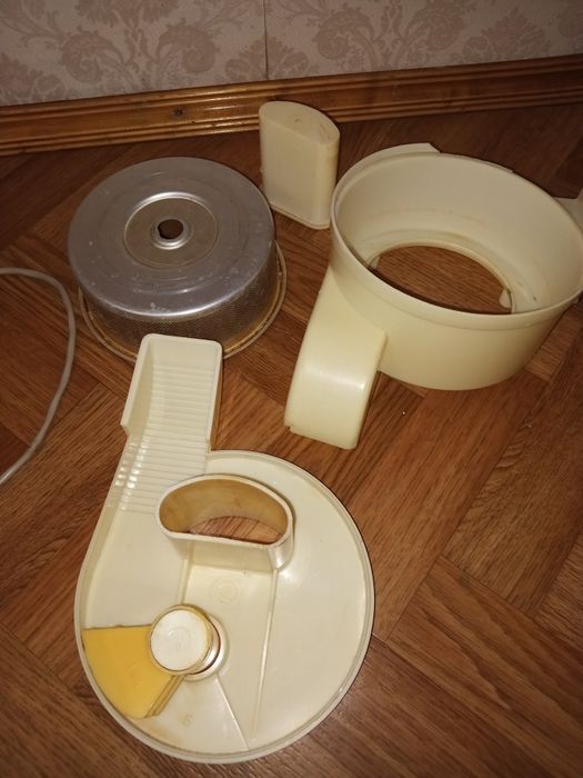 Соковыжималка електрическая