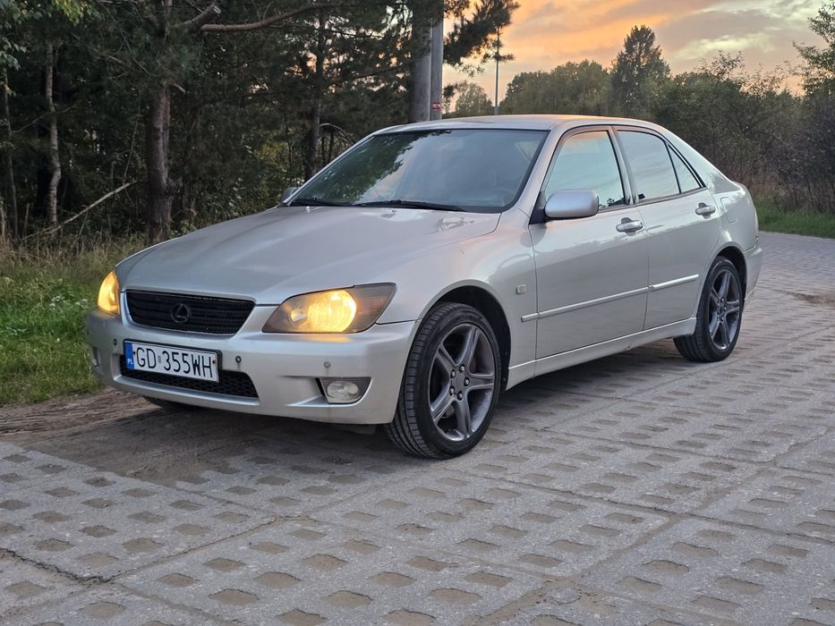 Lexus IS200