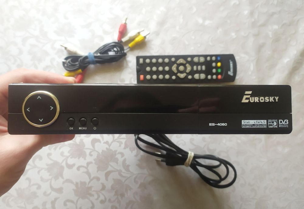 Супутниковий ресівер (тюнер) Eurosky ES-4060 + тарілка в ПОДАРУНОК