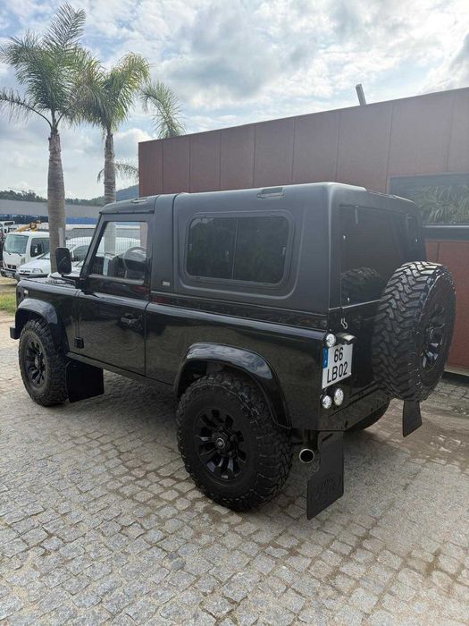 Land Rover Defender 2010