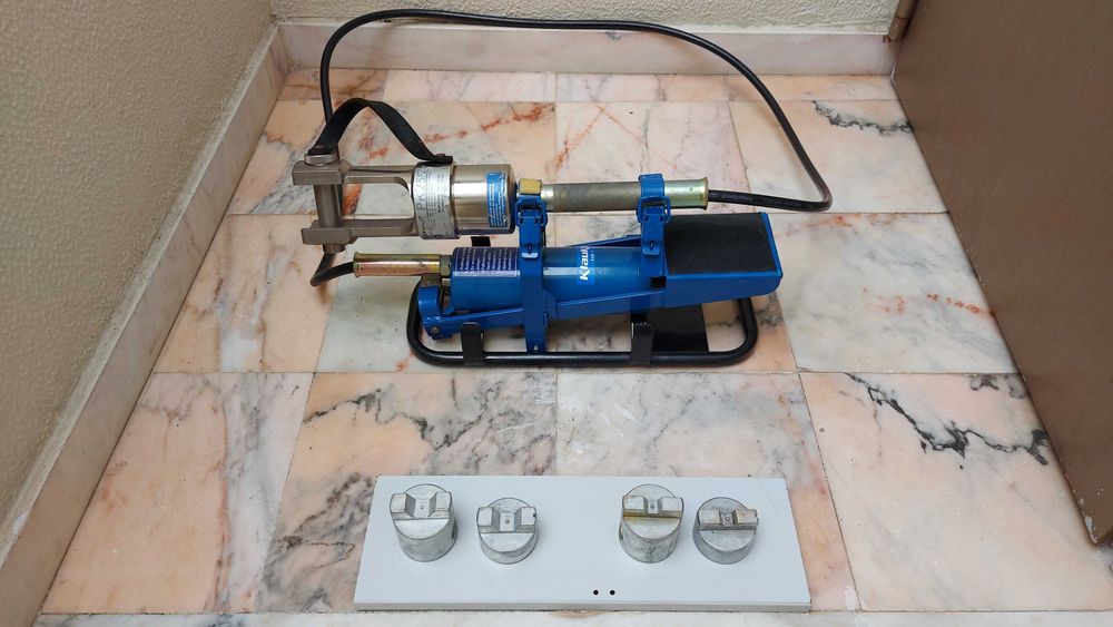 KLAUKE - HK 25/2 Hydraulic crimping tool with foot pump 16 - 625 mm²
