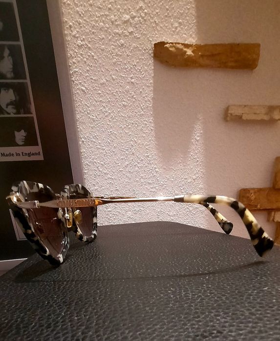 ПРОДАМ брендовые очки итальянской фирмы «Miu Miu»