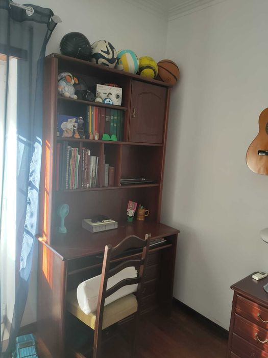 Secretária com parte superior