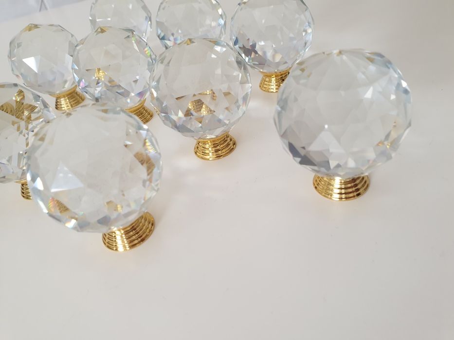 Puxadores de vidro dourados