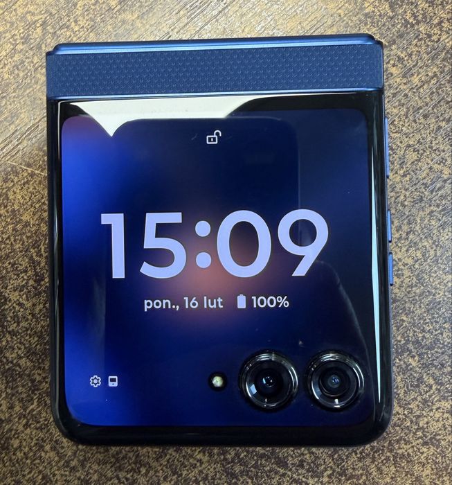 777/ Motorola RAZR 60 8/256