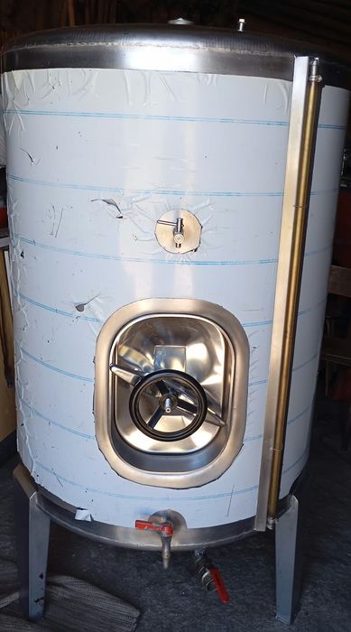 Cuba inox  +/- 300L