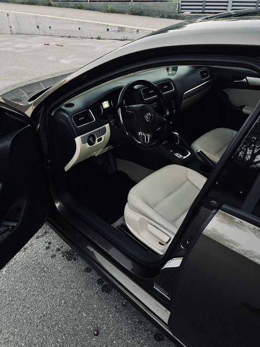 Volkswagen Jetta 2012 2.0TDI, в хорошем состоянии