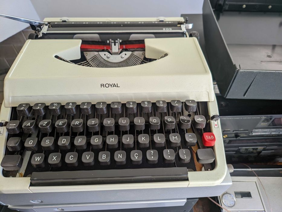 Máquina de escrever  ROYAL impecavel