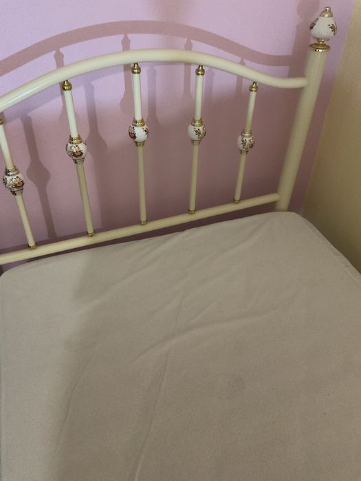 Cama com colchão 100x190cm