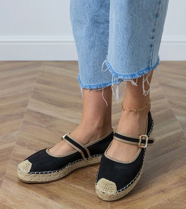 Czarne espadryle z ozdobna sprzączką Pilata