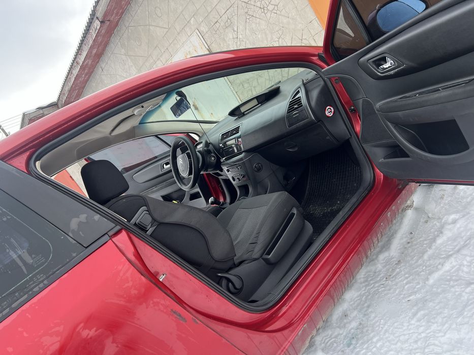 Продам власний автомобіль.