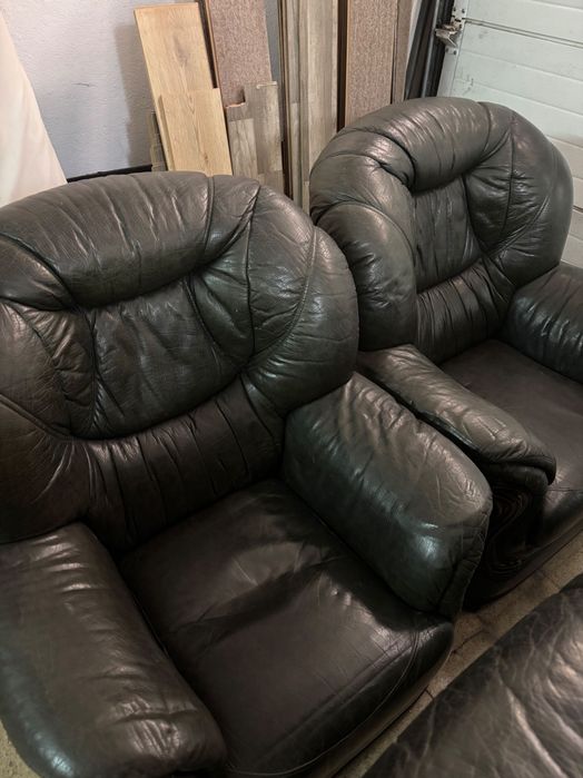 Conjunto de Sofás de Pele