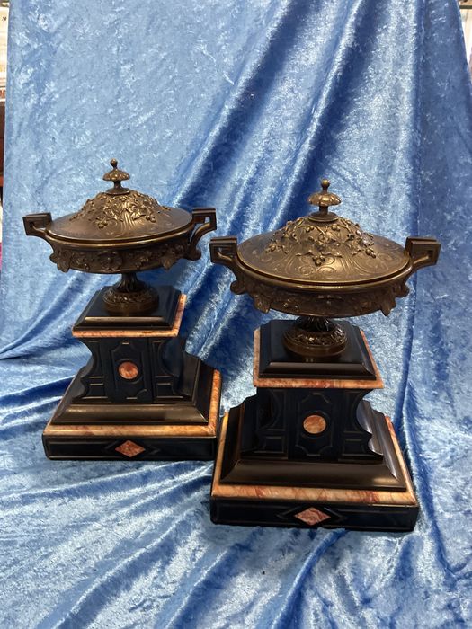 Bronze par French marble taxas cassolettes altura 27 cm