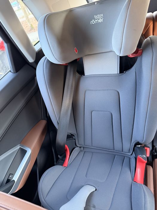 Дитяче автокрісло Britax Römer KIDFIX, група 2–3 (15–35 кг)