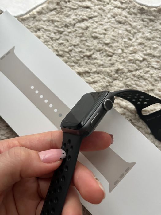Apple Watch SE 38mm aluminium case sport nike