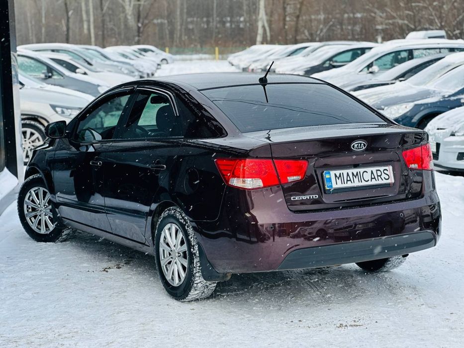 Kia Cerato 1.6 бензин   2011рік  відмінний стан від власника