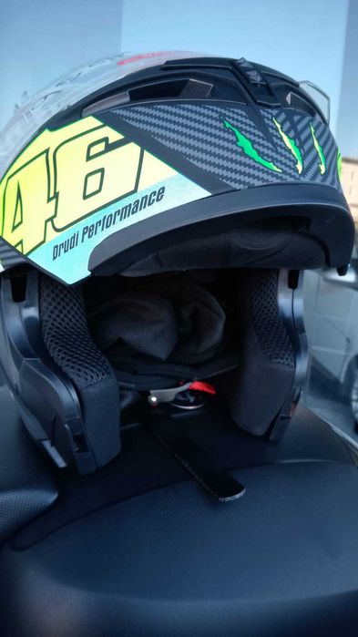 Capacete Modular Novo com oculos e saco.