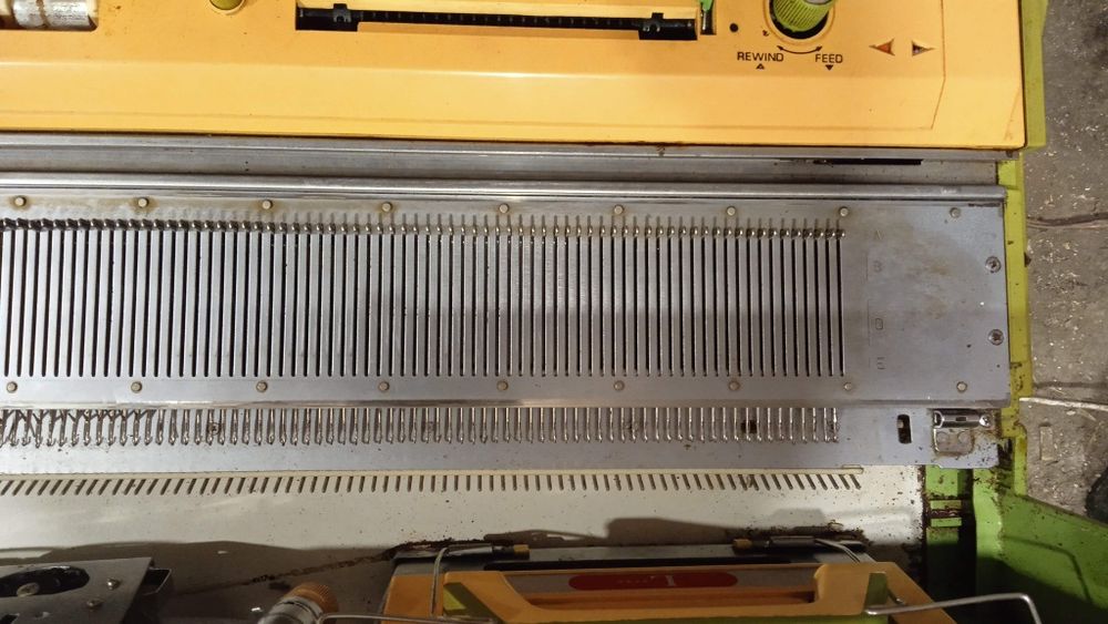 Вязальна машина Jones KH820 аналог Brother