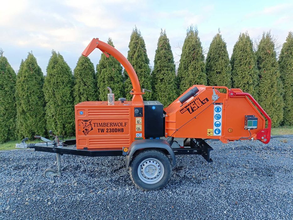 Mobilny rębak spalinowy TIMBERFWOLF TW230DHB diesel Kubota przyczepka