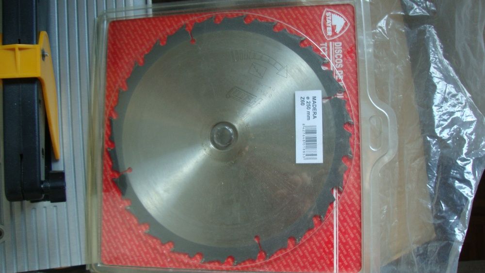 Serra eletrica com plataforma Femi TR240 para peças