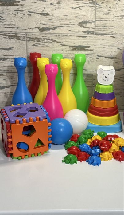 Дитячі розвиваючі іграшки  (на вік 1+)