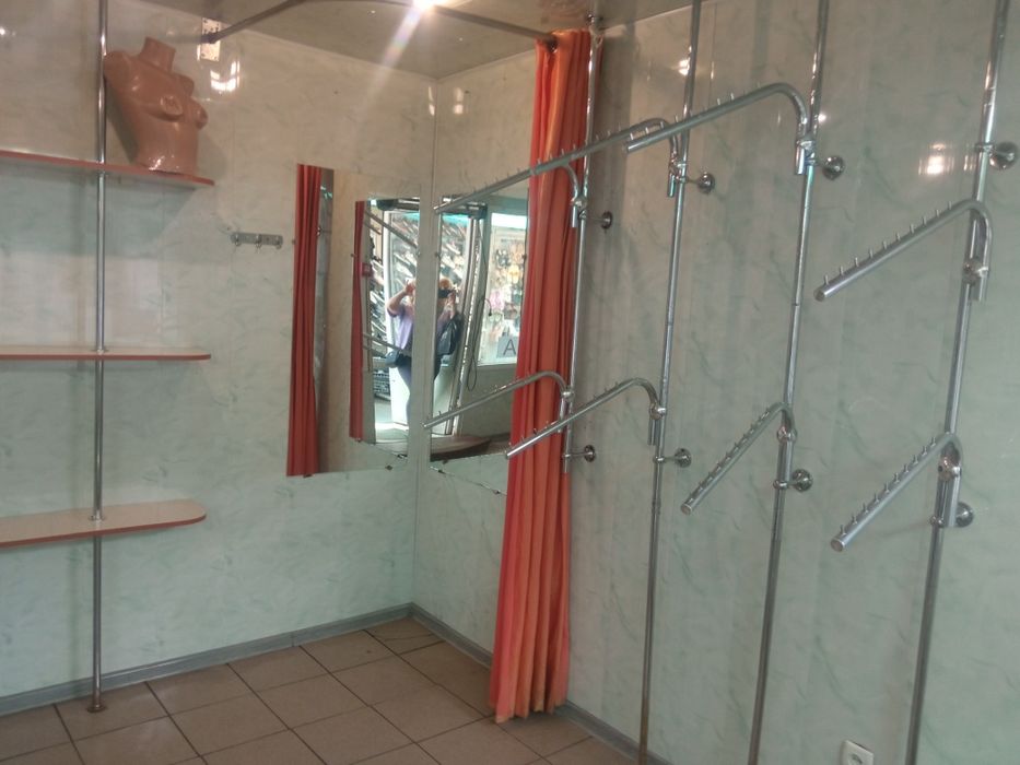Продам(можлива оренда )магазин на Північному ринку 12,4 кв.м.