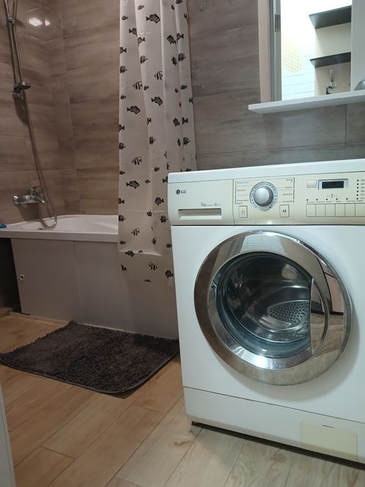 Посуточно квартирая студия светлая центр!