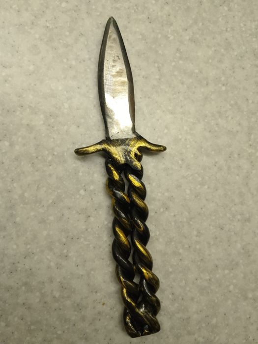 Кинджал ручної роботи