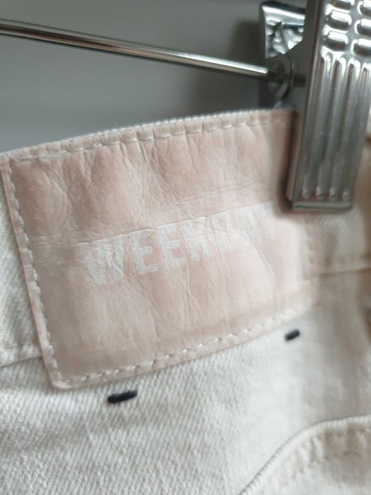 Białe kremowe spodnie dżinsowe jeansy kuloty culotte Weekday 34 26