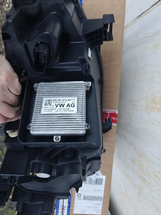 Левая фара Volkswagen ID4 оригинал Америка