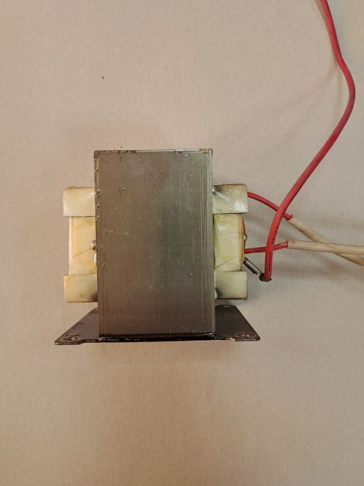 Transformator mikrofalówki