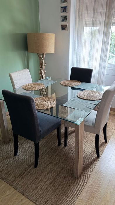 Mesa de Vidro e cadeiras