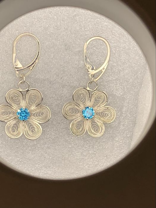 Srebrne kolczyki filigranowe – kwiaty z akwamarynem | ręczna praca