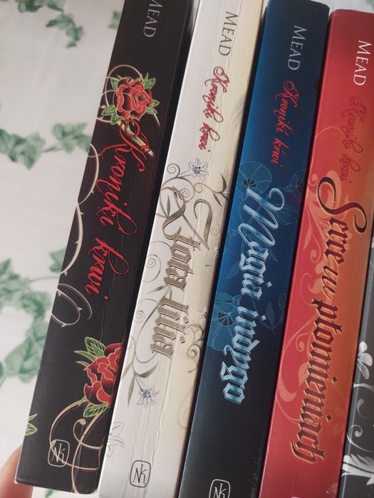 Zestaw książek Seria Kroniki Krwi 1-5 Richelle Mead plus gratis