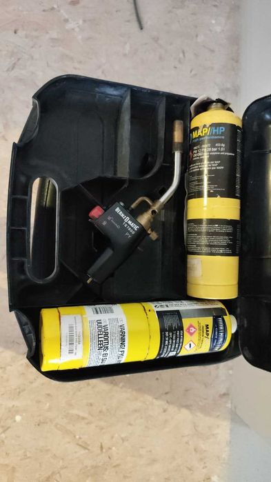 Maçarico Profissional Bernzomatic TS7000 com Maleta e Botijas MAP/Pro