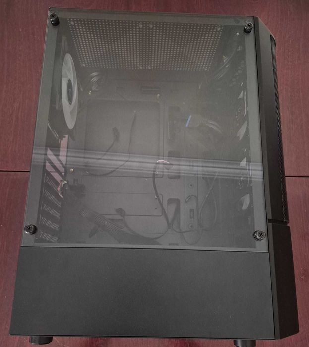 Caixa/Torre: AeroCool com Vidro Temperado e Ventoinhas