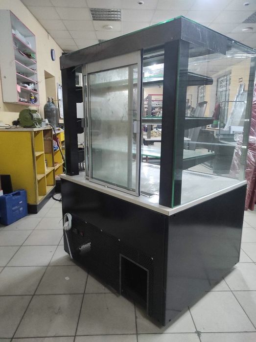 Вітрина кондитерська холодильна KUM eclair 1.2м