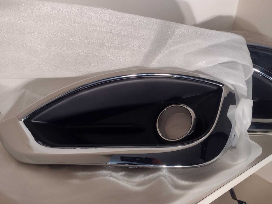 Chrysler Pacifica II 17- ramka chrom halogenu atrapa zderzaka