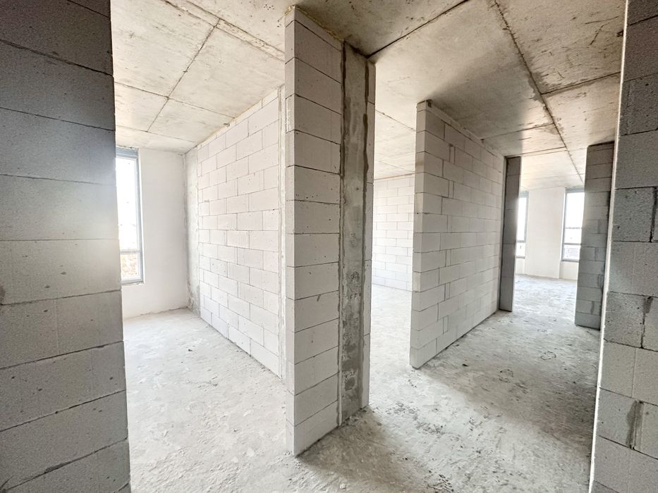 Продам трьохкімнатну квартиру 77 кв м район манхетен в центрі