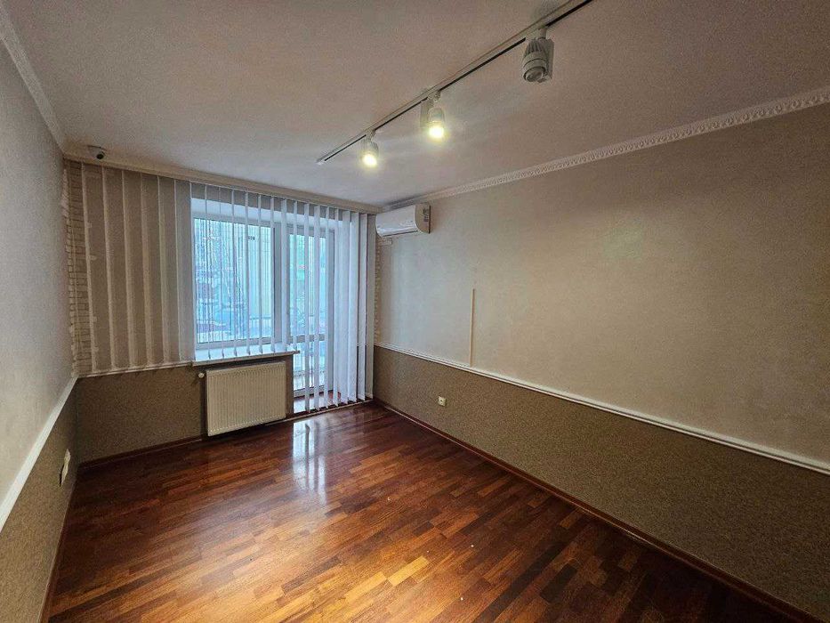 Оренда комерційного приміщення, центр, вул. Шептицького