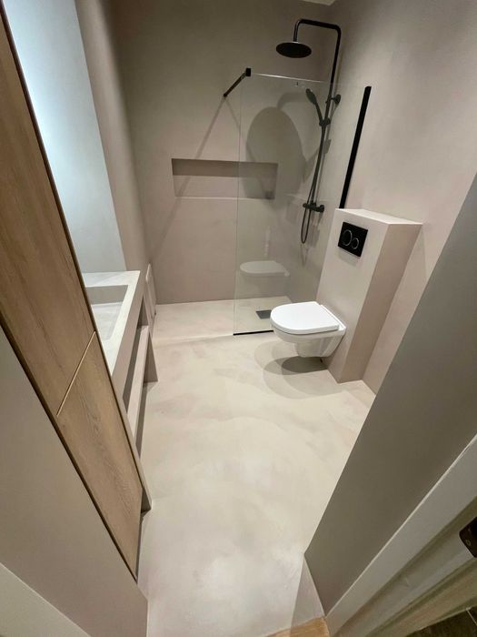 Mikrocement – nowoczesna łazienka, renowacja bez skuwania płytek