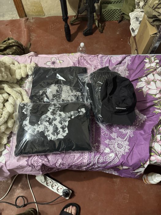 Riot Division / лот речей, кепка, худи, футболка та светер