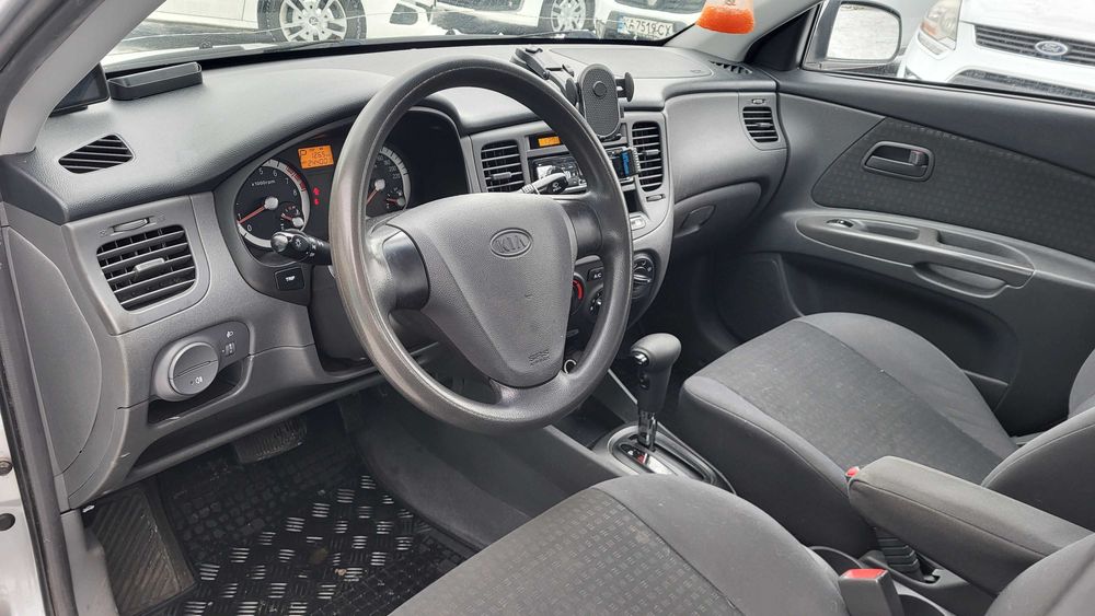 Авто KIA Rio 2006 1.4